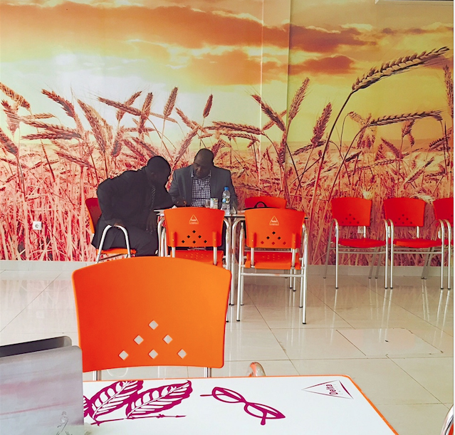 Cafetaria_da_Decomat_em_Luanda.jpg